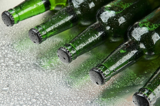 ビールのボトルをクローズ アップ