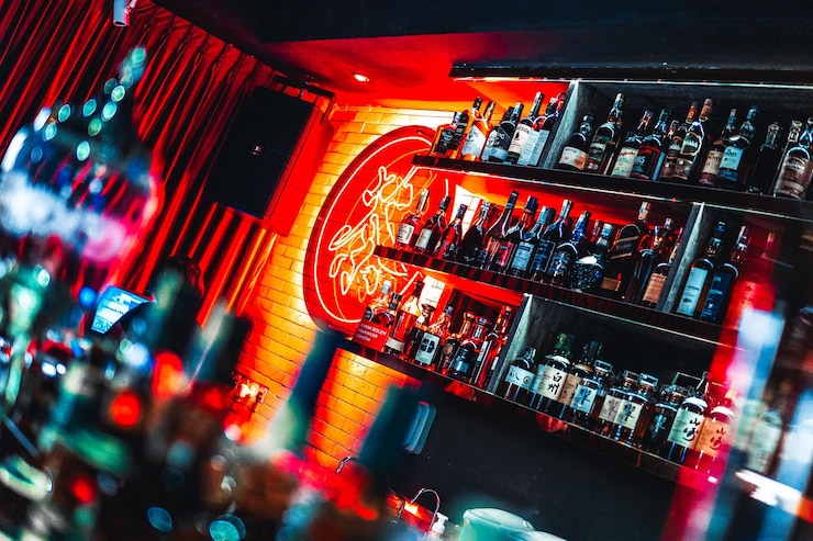 Photo bottles on shelf in illuminated bar