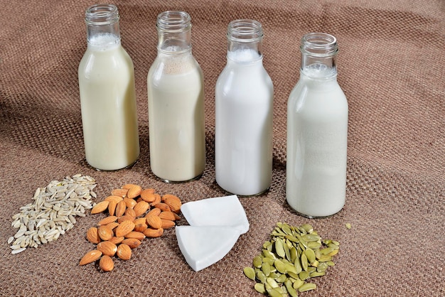 Фото Бутылки с семенами и кокосовым молоком