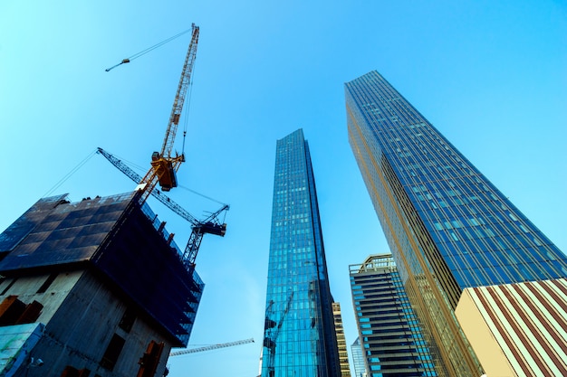 Photo bottom view of skyscrapers