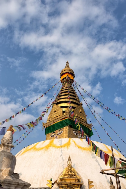 Boudhanath는 네팔 카트만두에 있는 불교 사리탑입니다.xA
