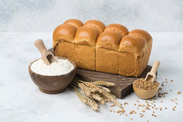 Photo boulangerie japan bread white background composition