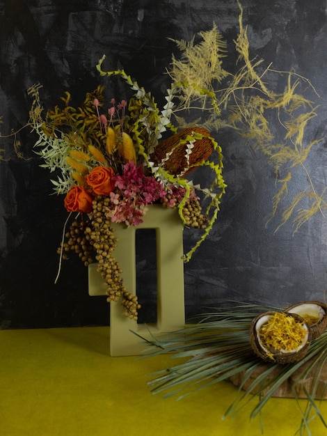 Foto mazzo di fiori secchi in vaso