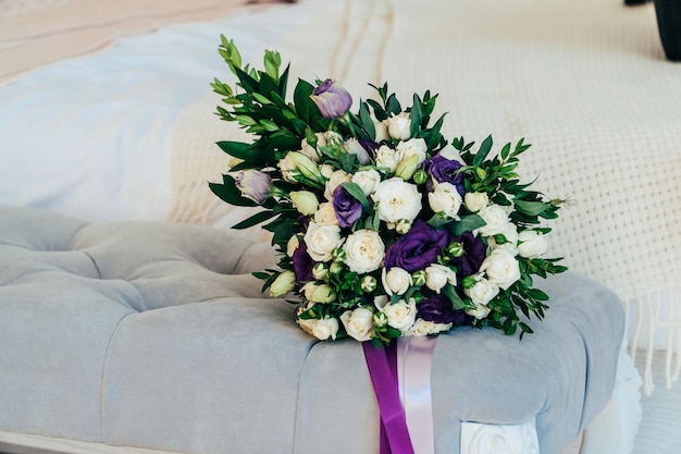 Bouquet of flowers with roses and green leaves