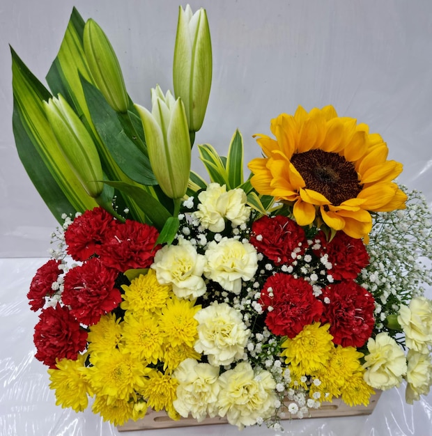 Photo a bouquet of flowers with the word  flowers  in a square box