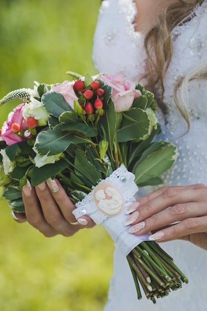 Bouquet in hands of bride 5183