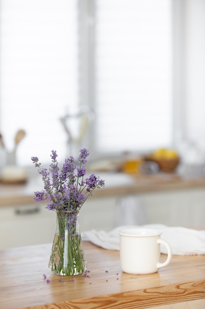 Photo bouquet of lavender in the kitchen