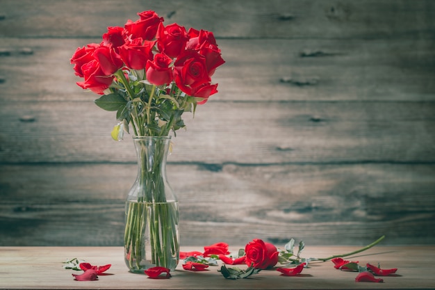 bouquet Rose and petals in a vase