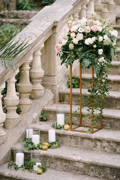 Bouquet of roses on a pedestal stands on stone steps near the balustrade