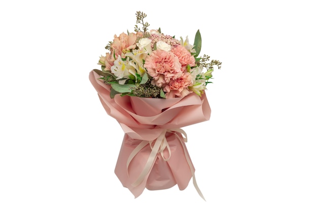 ピンクの包装紙の柔らかいピンクの花の花束。