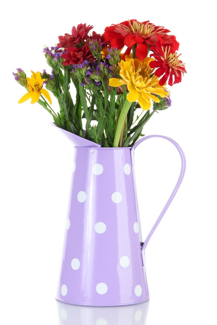 Foto bouquet van prachtige zomerbloemen in een pot geïsoleerd op wit