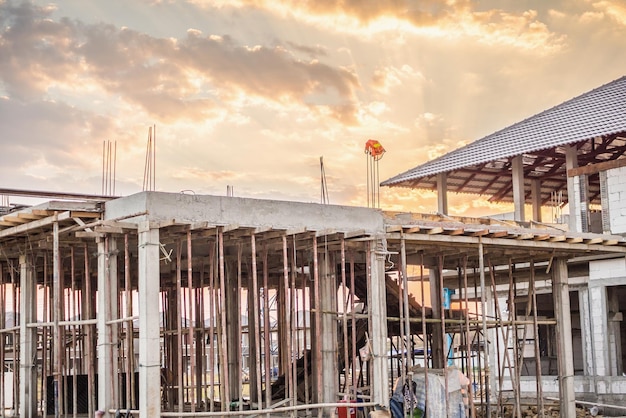 Bouw residentiële nieuw huis in uitvoering op de bouwplaats