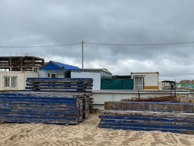 Bouw residentiële nieuw huis in uitvoering op de bouwplaats