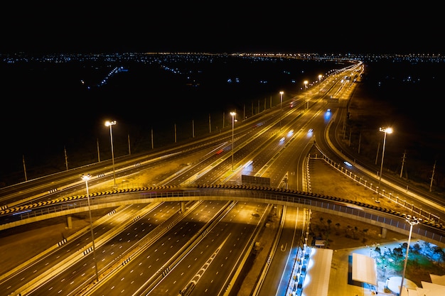 bouw snelwegverbindingen voor transport en logistiek &#39;s nachts