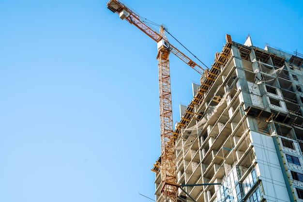 Bouw van een gebouw Bouwplaats met kraan Bedrijfsontwikkeling