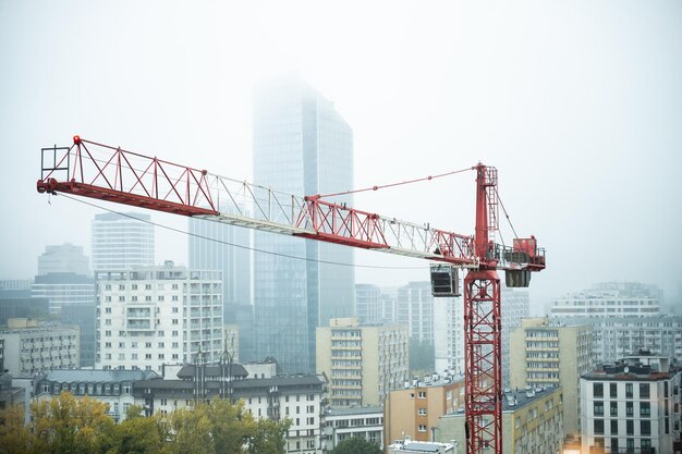 Foto bouw van gebouwen met bouwplaats van torenkranen