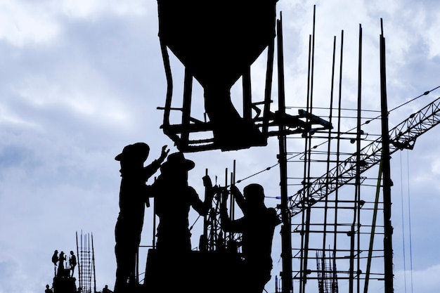 Bouwvakker silhouet op de werkplek