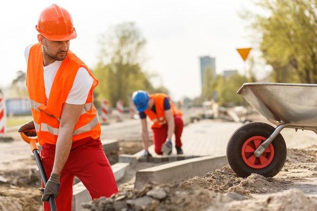 Bouwvakkers aan het werk op een bouwplaats