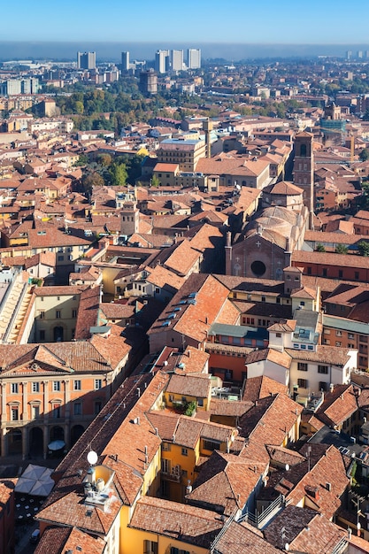 Boven uitzicht op de stad Bologna vanaf Asinelli towe