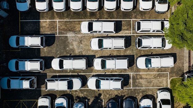 Bovenaanzicht auto lege parkeerplaatsen