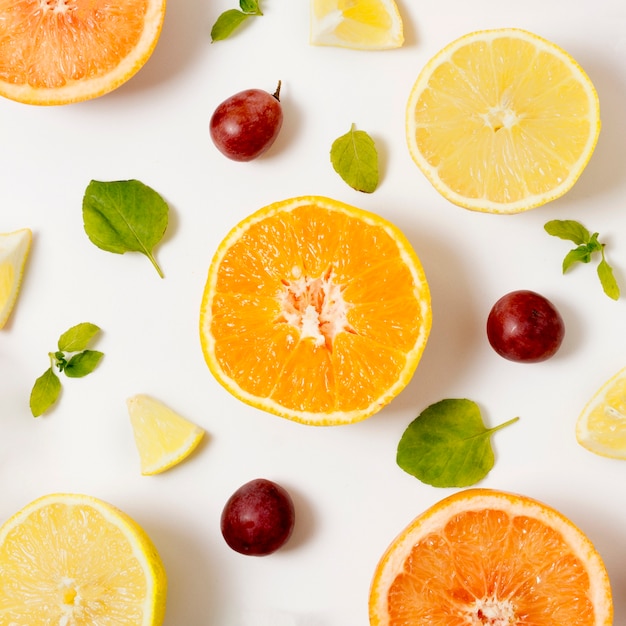 Foto bovenaanzicht biologisch fruit op tafel