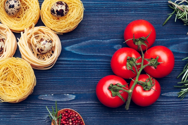 bovenaanzicht close-up detail van tagliatelle Italiaanse pasta