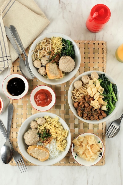 Bovenaanzicht Diverse Bakso en Mie Ayam