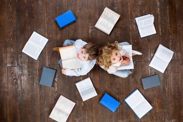 Bovenaanzicht foto van kinderen