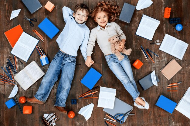 Bovenaanzicht foto van kinderen