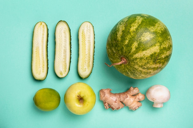 Bovenaanzicht groenten en fruit arrangement