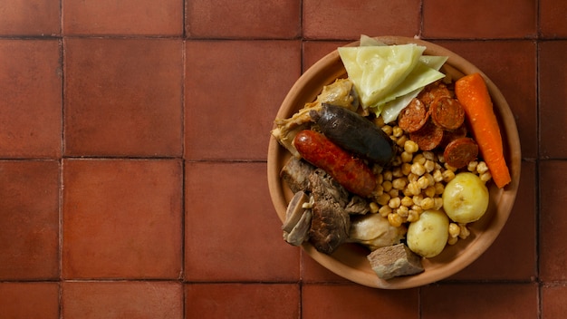 Foto bovenaanzicht heerlijk eten op tafel