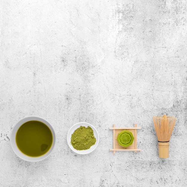 Foto bovenaanzicht matcha thee concept met kopie ruimte