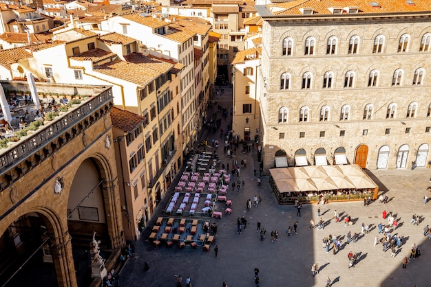 Bovenaanzicht op het drukke Signoria-plein in Florence