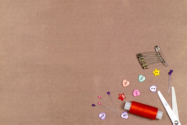 Foto bovenaanzicht op set tools voor maatwerk