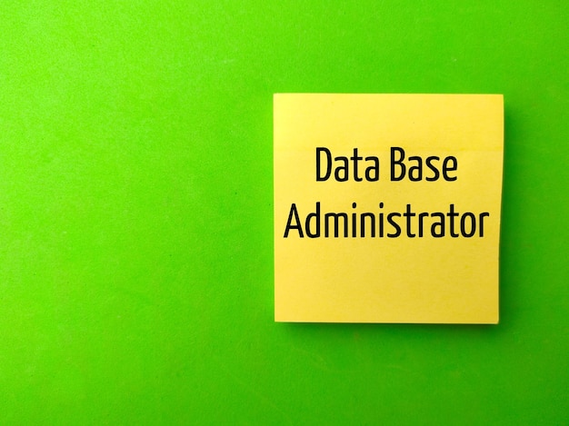 Bovenaanzicht plaknotities met het woord Database Administrator