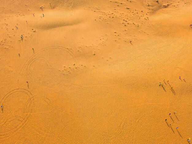 Bovenaanzicht Red Sand Dunes lokale naam is Doi Cat Do ook bekend als Golden Sand Dunes ligt in de buurt van Hon Rom strand Mui Ne Phan Thiet stad Dit is een aantrekkelijke toeristische bestemming in Mui Ne