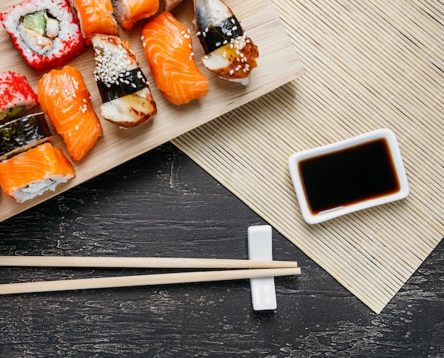 Foto bovenaanzicht traditionele japanse schotel samenstelling