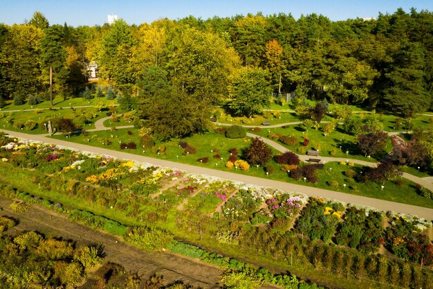 Bovenaanzicht van de herfst botanische tuin van Minsk, Wit-Rusland