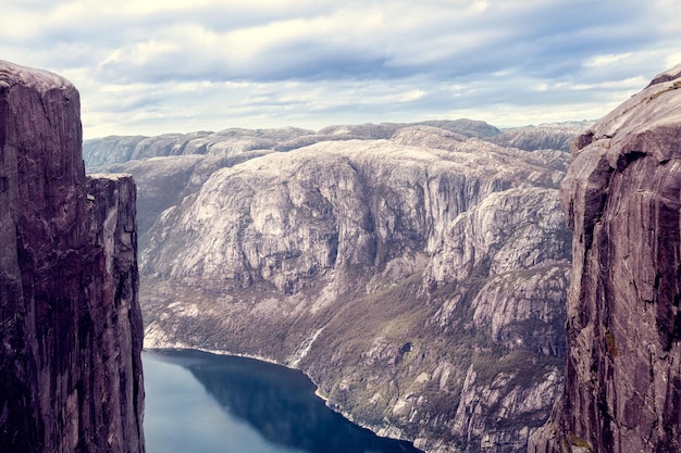 Bovenaanzicht van de Noorse fjord