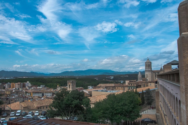 bovenaanzicht van de oude stad van Girona. Catalonië. Historische architectuur.