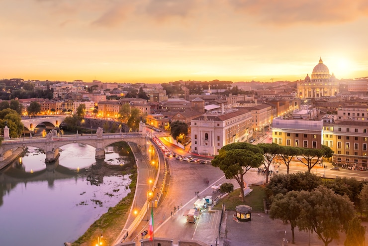 Foto bovenaanzicht van de skyline van de stad rome van castel sant'angelo, italië.