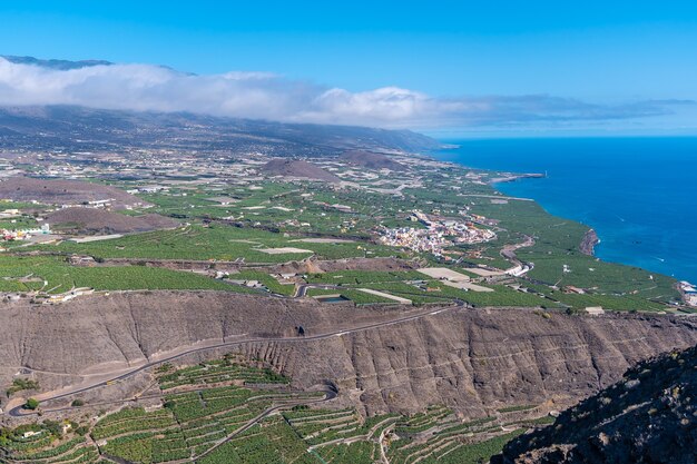 Bovenaanzicht van de stad tazacorte op het eiland la palma, canarische eilanden. spanje