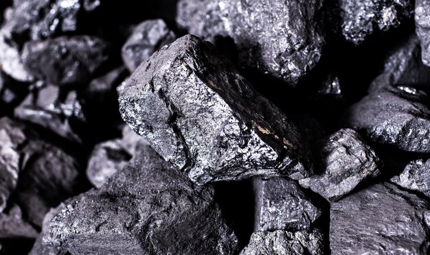 Bovenaanzicht van een kolenmijn mineraal zwart voor achtergrond. Gebruikt als brandstof voor industriële cokes.