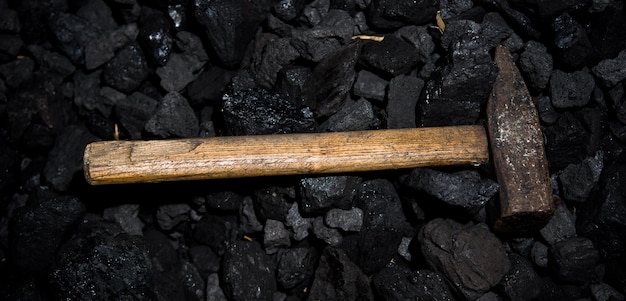 Bovenaanzicht van een kolenmijn mineraal zwart voor achtergrond. Gebruikt als brandstof voor industriële cokes.