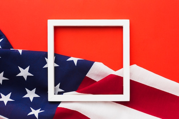 Bovenaanzicht van frame met amerikaanse vlaggen