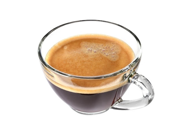 Bovenaanzicht van glazen kopje espresso koffie geïsoleerd op een witte achtergrond