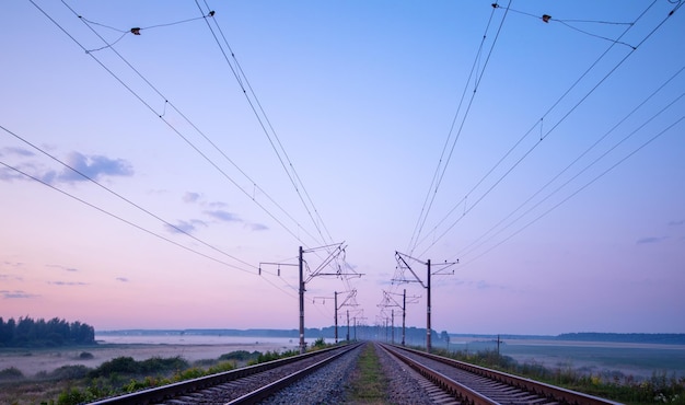 Bovenaanzicht van goederentrein, bewegingsonscherpte.