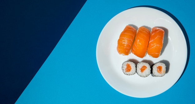 Bovenaanzicht van heerlijke sushi-concept