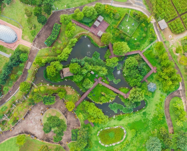 Foto bovenaanzicht van het park met paden bovenaanzicht