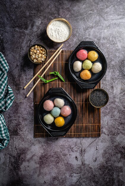 Bovenaanzicht van Tangyuan knoedel met kopieerruimte